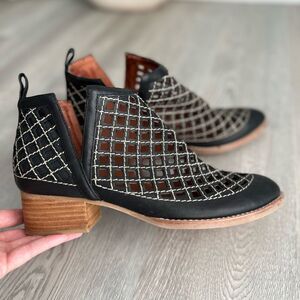 Jeffrey Campbell Womens Taggart Black Leather Cut Out Booties Shoes